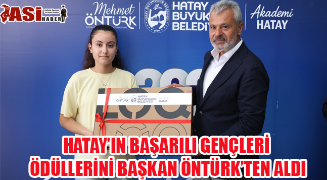 HATAY’IN BAŞARILI GENÇLERİ ÖDÜLLERİNİ BAŞKAN ÖNTÜRK’TEN ALDI